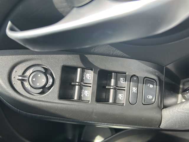 フィアット ５００Ｘ クロス 東京都 2019(令1)年 4.6万km ベージュ 車体カラー（カプチーノベージュ）/ワンオーナー/パワーシート（前席）/シートヒーター（前席）/純正フロアマット/純正17インチアルミホイール/LEDヘッドライト/純正ドアバイザー/パドルシフト/Bluetooth/AUX/USB/アイドリングストップ/ETC/ドライブレコーダー（前のみ）/クルーズコントロール/レーンキープアシスト/スマートキー/スペアキー1本/保証書/取説書
