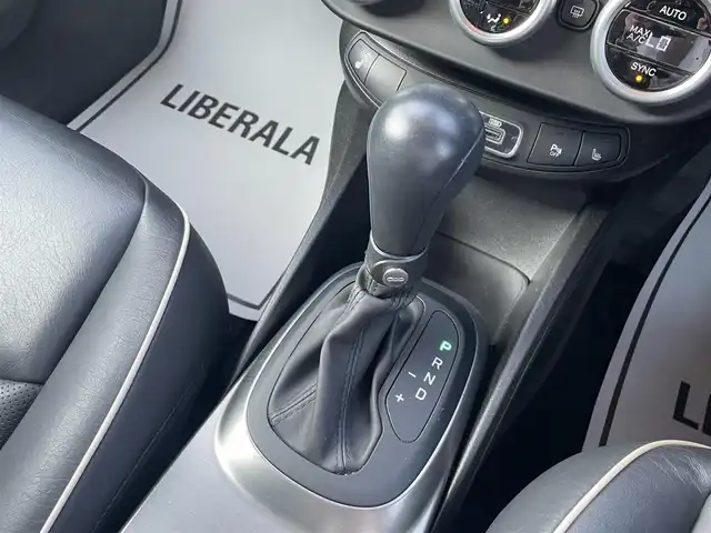 フィアット ５００Ｘ クロス 滋賀県 2019(令1)年 4.6万km ベージュ 車体カラー（カプチーノベージュ）/ワンオーナー/パワーシート（前席）/シートヒーター（前席）/純正フロアマット/純正17インチアルミホイール/LEDヘッドライト/純正ドアバイザー/パドルシフト/Bluetooth/AUX/USB/アイドリングストップ/ETC/ドライブレコーダー（前のみ）/クルーズコントロール/レーンキープアシスト/スマートキー/スペアキー1本/保証書/取説書