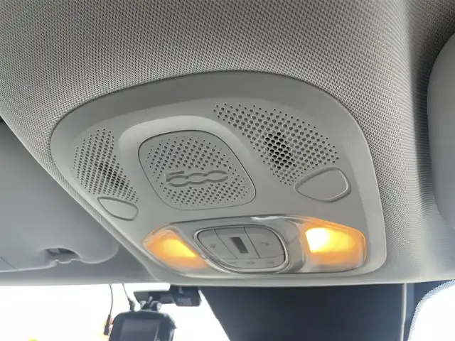 フィアット ５００Ｘ クロス 滋賀県 2019(令1)年 4.6万km ベージュ 車体カラー（カプチーノベージュ）/ワンオーナー/パワーシート（前席）/シートヒーター（前席）/純正フロアマット/純正17インチアルミホイール/LEDヘッドライト/純正ドアバイザー/パドルシフト/Bluetooth/AUX/USB/アイドリングストップ/ETC/ドライブレコーダー（前のみ）/クルーズコントロール/レーンキープアシスト/スマートキー/スペアキー1本/保証書/取説書