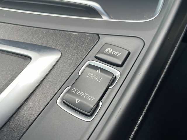 ＢＭＷ Ｍ２ 大阪府 2017(平29)年 6.2万km アルピンホワイトⅢ 純正メモリナビ/・DVD/CD/FM/AM/Bluetooth/ETC/ドライブレコーダー/レーダー探知機/バックカメラ/サンルーフ/衝突軽減ブレーキ/レーンキープアシスト/盗難防止装置/クルーズコントロール/ハーマンカードンスピーカー/革巻きステアリング/ステアリングリモコン/パドルシフト/メモリシート（D席）/パワーシート（D席+N席）/シートヒーター（D席+N席）/黒色レザーシート/コーナーセンサー/HIDヘッドライト/オートライト/オートエアコン/スマートキー×2/プッシュスタート/純正19インチアルミホイール/純正フロアマット/取扱説明書/保証書