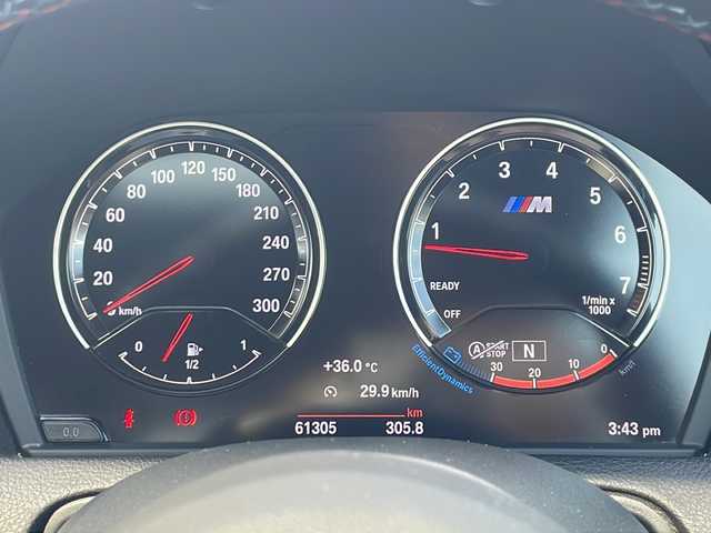 ＢＭＷ Ｍ２ 大阪府 2017(平29)年 6.2万km アルピンホワイトⅢ 純正メモリナビ/・DVD/CD/FM/AM/Bluetooth/ETC/ドライブレコーダー/レーダー探知機/バックカメラ/サンルーフ/衝突軽減ブレーキ/レーンキープアシスト/盗難防止装置/クルーズコントロール/ハーマンカードンスピーカー/革巻きステアリング/ステアリングリモコン/パドルシフト/メモリシート（D席）/パワーシート（D席+N席）/シートヒーター（D席+N席）/黒色レザーシート/コーナーセンサー/HIDヘッドライト/オートライト/オートエアコン/スマートキー×2/プッシュスタート/純正19インチアルミホイール/純正フロアマット/取扱説明書/保証書