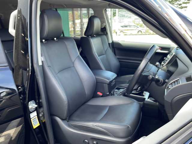 トヨタ ランドクルーザー プラド TX Lパッケージ マットブラED 京都府 2023(令5)年 3.7万km ブラック 純正ディスプレイオーディオ　ナビ　Ｂｌｕｅｔｏｏｔｈオーディオ　ＵＳＢ　アラウンドビューモニター　サンルーフ　ルーフレール　レーダークルーズコントロール　ブラインドスポットモニター　エアシート　７人乗