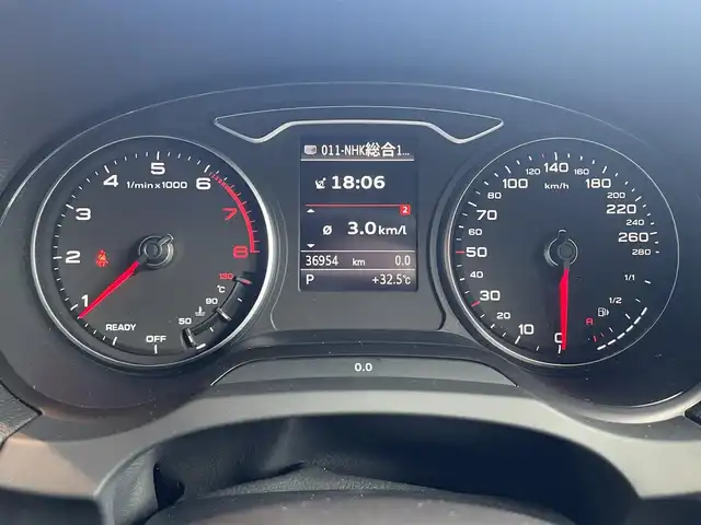 アウディ Ａ３ スポーツバック 1．4 TFSI 高知県 2018(平30)年 3.7万km 白 純正ナビ/　【CD/DVD/BT/フルセグTV】/バックカメラ/アダプティブクルーズコントロール/アクティブレーンアシスト/横滑り防止/コーナーセンサー/ETC/スマートキー/プッシュスタート/MTモード付きAT/アイドリングストップ/純正アルミホイール 16イン