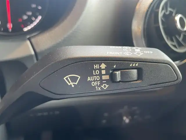 アウディ Ａ３ スポーツバック 1．4 TFSI 高知県 2018(平30)年 3.7万km 白 純正ナビ/　【CD/DVD/BT/フルセグTV】/バックカメラ/アダプティブクルーズコントロール/アクティブレーンアシスト/横滑り防止/コーナーセンサー/ETC/スマートキー/プッシュスタート/MTモード付きAT/アイドリングストップ/純正アルミホイール 16イン
