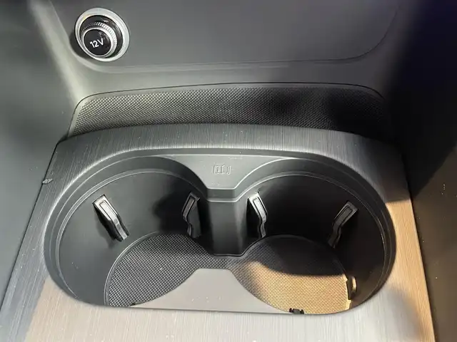 アウディ Ａ３ スポーツバック 1．4 TFSI 高知県 2018(平30)年 3.7万km 白 純正ナビ/　【CD/DVD/BT/フルセグTV】/バックカメラ/アダプティブクルーズコントロール/アクティブレーンアシスト/横滑り防止/コーナーセンサー/ETC/スマートキー/プッシュスタート/MTモード付きAT/アイドリングストップ/純正アルミホイール 16イン