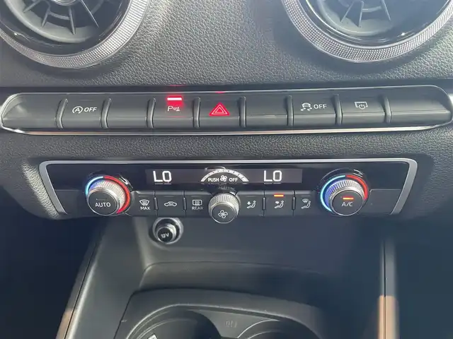アウディ Ａ３ スポーツバック 1．4 TFSI 高知県 2018(平30)年 3.7万km 白 純正ナビ/　【CD/DVD/BT/フルセグTV】/バックカメラ/アダプティブクルーズコントロール/アクティブレーンアシスト/横滑り防止/コーナーセンサー/ETC/スマートキー/プッシュスタート/MTモード付きAT/アイドリングストップ/純正アルミホイール 16イン