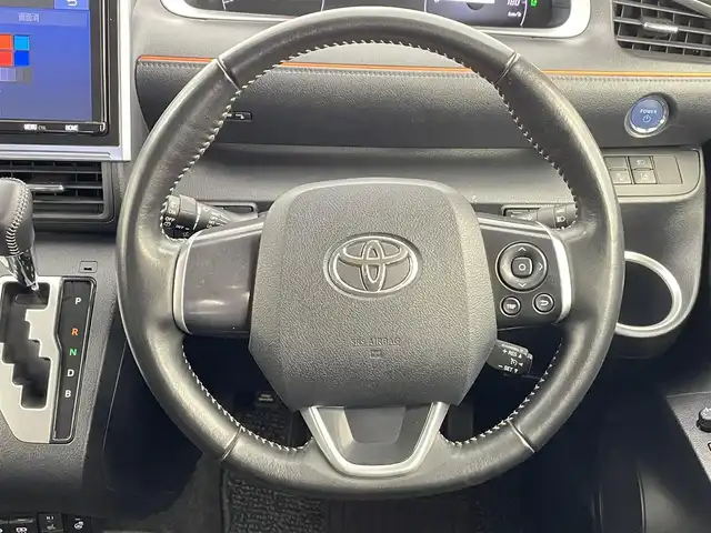 トヨタ シエンタ ハイブリッド ファンベースG 千葉県 2019(平31)年 5.8万km ホワイトパールクリスタルシャイン トヨタセーフティセンス/・プリクラッシュセーフティ/・レーンディパーチャーアラート/・クリアランスソナー/・オートハイビーム/純正9インチSDナビ/CD BT SD フルセグ/バックカメラ/両側パワースライドドア/クルーズコントロール/LEDオートライト/前席シートヒーター/純正15インチアルミホイール/革巻きステアリング/ドアバイザー/プッシュスタート/スマートキー/ETC