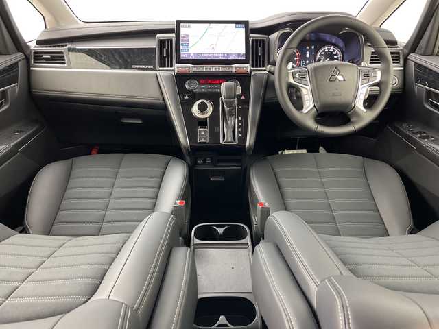 三菱 デリカＤ：５ シャモニー 道央・札幌 2025(令7)年 0.1千km 白Ⅱ ・登録済未使用車/・ALPINEナビ&CD&DVD&BT&SD&HDMI&USB&TV/・パワーバックドア/・両側パワースライドドア/・12.8型ALPINEフリップダウンモニター/・バック/サイド/フロントカメラ/・e-Assist/・レーダークルーズコントロール/・ブラインドスポットモニター/・D席パワーシート/・ハーフレザーシート/・ステアリングヒーター/・ステアリングスイッチ/・パドルシフト/・LEDヘッドライト/・オートライト/・オートマチックハイビーム/・スマートキー/・スペアキー/・保証書/・取扱説明書