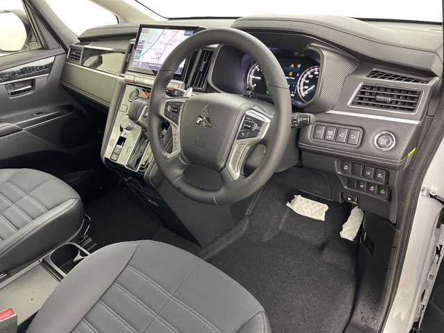 三菱 デリカＤ：５ シャモニー 道央・札幌 2025(令7)年 0.1千km 白Ⅱ ・登録済未使用車/・ALPINEナビ&CD&DVD&BT&SD&HDMI&USB&TV/・パワーバックドア/・両側パワースライドドア/・12.8型ALPINEフリップダウンモニター/・バック/サイド/フロントカメラ/・e-Assist/・レーダークルーズコントロール/・ブラインドスポットモニター/・D席パワーシート/・ハーフレザーシート/・ステアリングヒーター/・ステアリングスイッチ/・パドルシフト/・LEDヘッドライト/・オートライト/・オートマチックハイビーム/・スマートキー/・スペアキー/・保証書/・取扱説明書