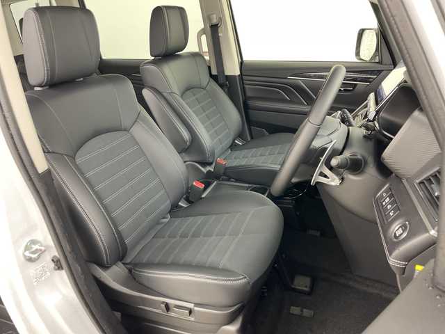 三菱 デリカＤ：５ シャモニー 道央・札幌 2025(令7)年 0.1千km 白Ⅱ ・登録済未使用車/・ALPINEナビ&CD&DVD&BT&SD&HDMI&USB&TV/・パワーバックドア/・両側パワースライドドア/・12.8型ALPINEフリップダウンモニター/・バック/サイド/フロントカメラ/・e-Assist/・レーダークルーズコントロール/・ブラインドスポットモニター/・D席パワーシート/・ハーフレザーシート/・ステアリングヒーター/・ステアリングスイッチ/・パドルシフト/・LEDヘッドライト/・オートライト/・オートマチックハイビーム/・スマートキー/・スペアキー/・保証書/・取扱説明書