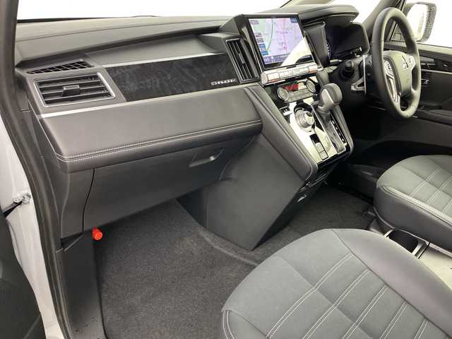 三菱 デリカＤ：５ シャモニー 道央・札幌 2025(令7)年 0.1千km 白Ⅱ ・登録済未使用車/・ALPINEナビ&CD&DVD&BT&SD&HDMI&USB&TV/・パワーバックドア/・両側パワースライドドア/・12.8型ALPINEフリップダウンモニター/・バック/サイド/フロントカメラ/・e-Assist/・レーダークルーズコントロール/・ブラインドスポットモニター/・D席パワーシート/・ハーフレザーシート/・ステアリングヒーター/・ステアリングスイッチ/・パドルシフト/・LEDヘッドライト/・オートライト/・オートマチックハイビーム/・スマートキー/・スペアキー/・保証書/・取扱説明書