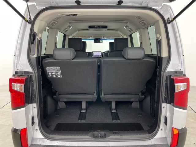 三菱 デリカＤ：５ シャモニー 道央・札幌 2025(令7)年 0.1千km 白Ⅱ ・登録済未使用車/・ALPINEナビ&CD&DVD&BT&SD&HDMI&USB&TV/・パワーバックドア/・両側パワースライドドア/・12.8型ALPINEフリップダウンモニター/・バック/サイド/フロントカメラ/・e-Assist/・レーダークルーズコントロール/・ブラインドスポットモニター/・D席パワーシート/・ハーフレザーシート/・ステアリングヒーター/・ステアリングスイッチ/・パドルシフト/・LEDヘッドライト/・オートライト/・オートマチックハイビーム/・スマートキー/・スペアキー/・保証書/・取扱説明書