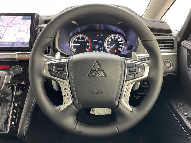 三菱 デリカＤ：５ シャモニー 道央・札幌 2025(令7)年 0.1千km 白Ⅱ ・登録済未使用車/・ALPINEナビ&CD&DVD&BT&SD&HDMI&USB&TV/・パワーバックドア/・両側パワースライドドア/・12.8型ALPINEフリップダウンモニター/・バック/サイド/フロントカメラ/・e-Assist/・レーダークルーズコントロール/・ブラインドスポットモニター/・D席パワーシート/・ハーフレザーシート/・ステアリングヒーター/・ステアリングスイッチ/・パドルシフト/・LEDヘッドライト/・オートライト/・オートマチックハイビーム/・スマートキー/・スペアキー/・保証書/・取扱説明書