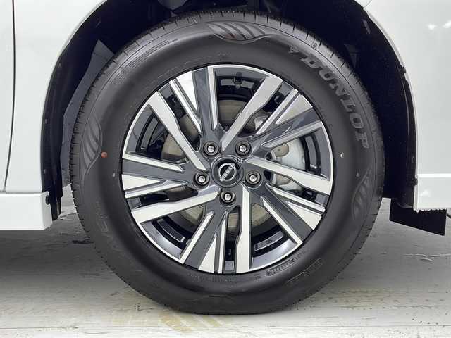 日産 セレナ e－パワー ハイウェイスター V 茨城県 2025(令7)年 0.1千km プリズムホワイト 純正ナビ　フルセグＴＶ　全周囲カメラ　バックモニター　衝突軽減ブレーキ　ＥＴＣ２．０　両側電動スライドドア　後席モニター　デジタルインナーミラー　ＬＥＤライト　追従クルコン　スマートキー　純正アルミ