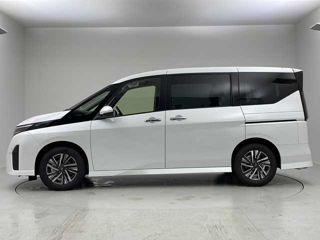 日産 セレナ e－パワー ハイウェイスター V 茨城県 2025(令7)年 0.1千km プリズムホワイト 純正ナビ　フルセグＴＶ　全周囲カメラ　バックモニター　衝突軽減ブレーキ　ＥＴＣ２．０　両側電動スライドドア　後席モニター　デジタルインナーミラー　ＬＥＤライト　追従クルコン　スマートキー　純正アルミ