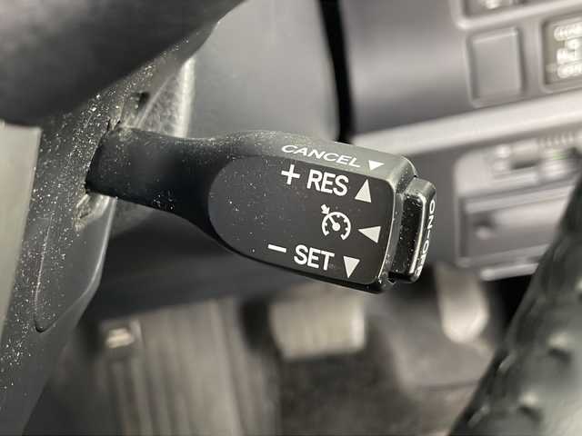 トヨタ エスクァイア Gi 埼玉県 2021(令3)年 1.2万km ホワイトパールクリスタルシャイン 純正ナビ（NSZT-Y68T）/（AM・FM・CD・DVD・TV・Bluetooth）/バックカメラ　/前後ドライブレコーダー/両側パワースライドドア/ビルトインETC/クルーズコントロール/前席シートヒーター/レーンキープアシスト/ロールサンシェード/オートハイビーム/コーナーセンサー/横滑り防止装置/盗難防止装置/衝突軽減ブレーキ/車線逸脱警報/純正フロアマット/純正アルミホイール/フロントフォグランプ/プッシュスタート/ウィンカーミラー/アイドリングストップ/スマートキーｘ２