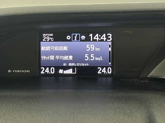 トヨタ エスクァイア Gi 埼玉県 2021(令3)年 1.2万km ホワイトパールクリスタルシャイン 純正ナビ（NSZT-Y68T）/（AM・FM・CD・DVD・TV・Bluetooth）/バックカメラ　/前後ドライブレコーダー/両側パワースライドドア/ビルトインETC/クルーズコントロール/前席シートヒーター/レーンキープアシスト/ロールサンシェード/オートハイビーム/コーナーセンサー/横滑り防止装置/盗難防止装置/衝突軽減ブレーキ/車線逸脱警報/純正フロアマット/純正アルミホイール/フロントフォグランプ/プッシュスタート/ウィンカーミラー/アイドリングストップ/スマートキーｘ２