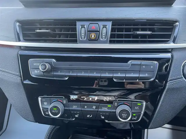ＢＭＷ Ｘ１ xDrive 18d Mスポーツ 滋賀県 2021(令3)年 4.4万km ミネラルホワイト ハイラインパッケージ/黒革/・前席パワーシート/・前席シートヒーター /インテリジェントセーフティ/衝突軽減ブレーキ/車線逸脱警告/ACC/アンビエントライト/純正HDDナビ（BT/USB）/社外テレビチューナー/バックカメラ/前後ドライブレコーダー/ETC/純正18インチAW