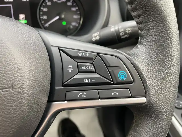 日産 キックス X 神奈川県 2021(令3)年 7万km ブリリアントホワイトパール 純正９インチナビ/Bカメラ　全方位カメラ/デジタルルームミラー/フルセグ/ETC/プロパイロット/エマージェンシーブレーキ/コーナーセンサー/純正アルミホイール/前後ドライブレコーダー　/ルーフレール