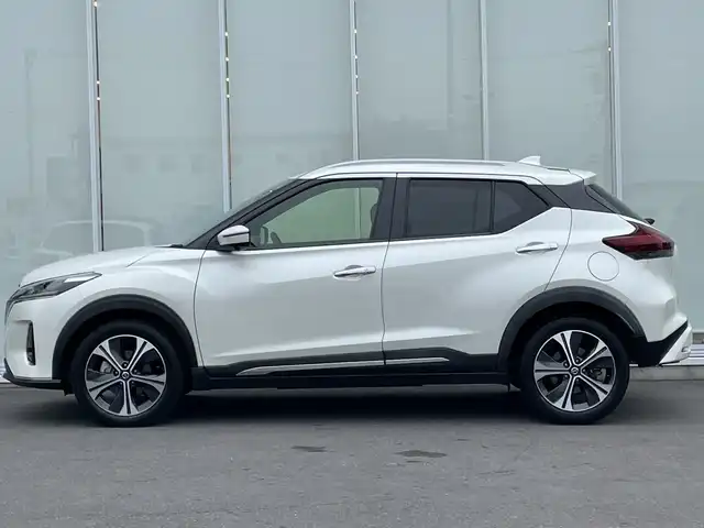 日産 キックス X 神奈川県 2021(令3)年 7万km ブリリアントホワイトパール 純正９インチナビ/Bカメラ　全方位カメラ/デジタルルームミラー/フルセグ/ETC/プロパイロット/エマージェンシーブレーキ/コーナーセンサー/純正アルミホイール/前後ドライブレコーダー　/ルーフレール