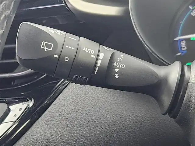 トヨタ Ｃ－ＨＲ G LEDエディション 愛知県 2018(平30)年 5.7万km ホワイト/ブラックマイカ 2トーン 純正9型ナビ（フルセグ、CD、DVD、Bluetooth）/モデリスタエアロ/BSM/シートヒーター（D+N)/ACC/ETC/Bカメラ/ハーフレザーシート/衝突軽減ブレーキ/レーンキープアシスト/オートハイビーム/LEDヘッドライト/コーナーセンサー前後/純正18インチAW/純正フロアマット/電子パーキング/オートホールド/スマートキー/フォグライト/横滑り防止装置