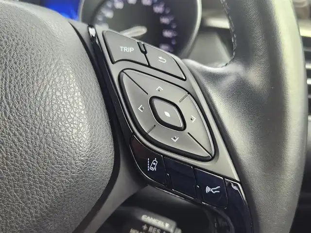 トヨタ Ｃ－ＨＲ G LEDエディション 愛知県 2018(平30)年 5.7万km ホワイト/ブラックマイカ 2トーン 純正9型ナビ（フルセグ、CD、DVD、Bluetooth）/モデリスタエアロ/BSM/シートヒーター（D+N)/ACC/ETC/Bカメラ/ハーフレザーシート/衝突軽減ブレーキ/レーンキープアシスト/オートハイビーム/LEDヘッドライト/コーナーセンサー前後/純正18インチAW/純正フロアマット/電子パーキング/オートホールド/スマートキー/フォグライト/横滑り防止装置