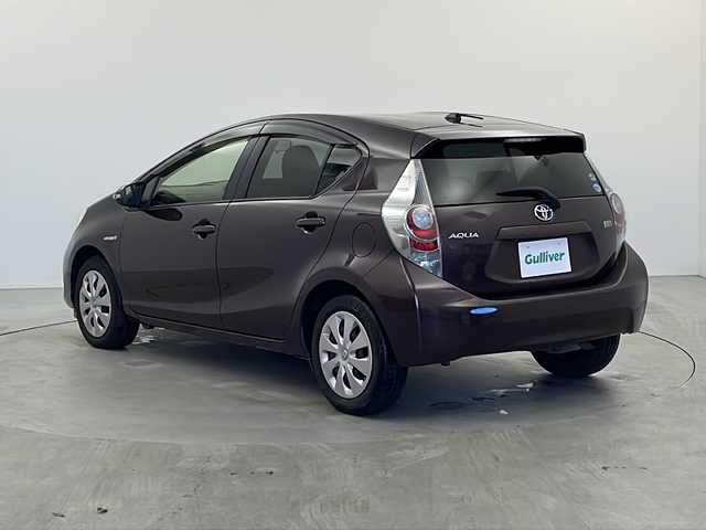 トヨタ アクア S 栃木県 2014(平26)年 10.3万km ディープアメジストマイカメタリック 純正ナビ/（BT/フルセグ/AM/FM）/横滑り防止/ステアリングスイッチ/電動格納ミラー/純正フロアマット/プッシュスタート/スマートキー/スペアキー