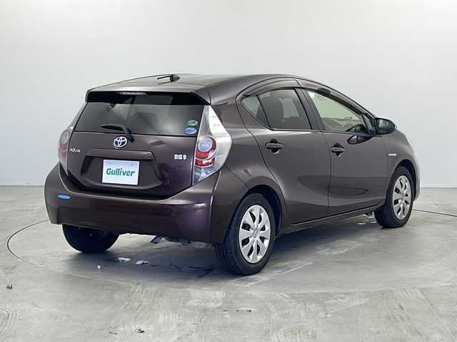 トヨタ アクア S 栃木県 2014(平26)年 10.3万km ディープアメジストマイカメタリック 純正ナビ/（BT/フルセグ/AM/FM）/横滑り防止/ステアリングスイッチ/電動格納ミラー/純正フロアマット/プッシュスタート/スマートキー/スペアキー