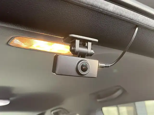 トヨタ ランドクルーザー プラド TX-L 70thアニバーサリーLTD 福岡県 2022(令4)年 3.5万km ホワイトパールクリスタルシャイン ワンオーナー/4WD/ディーゼル車/7人乗り/ムーンルーフ/純正9インチメモリナビ【NSZT-Y68T】/　(AM/FM/CD/DVD/Bluetooth/フルセグTV)/バック・フロントカメラ/トヨタセーフティセンス/・プリクラッシュセーフティ/・レーダークルーズコントロール/・レーンディパーチャーアラート/・オートマッチックハイビーム/・ロードサインアシスト/・先行車発進アラーム/クリアランスソナー/横滑り防止/センターデフロック/ダウンヒルアシストコントロール/セカンドスタートモード/ヒーターアイドルアップ/ヘッドランプクリーナー/排出ガス浄化/ラウンジ照明調光スイッチ/純正18インチアルミホイール/黒色ルーフレール/純正ダブルツイーター/前後ドライブレコーダー【コムテック TZ-DR210】/ビルトインETC2.0/茶色レザーシート/パワーシート(D/N)/シートヒーター/エアシート(D/N)/革巻きステアリング/ステアリングスイッチ/純正フロアマット/純正トノカバー/USBポート/スペアキー×1/アクセサリーソケット/ISOFIX/保証書/取扱説明書/ナビ取扱説明書