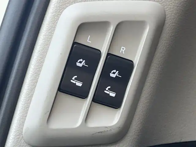 トヨタ ランドクルーザー プラド TX-L 70thアニバーサリーLTD 福岡県 2022(令4)年 3.5万km ホワイトパールクリスタルシャイン ワンオーナー/4WD/ディーゼル車/7人乗り/ムーンルーフ/純正9インチメモリナビ【NSZT-Y68T】/　(AM/FM/CD/DVD/Bluetooth/フルセグTV)/バック・フロントカメラ/トヨタセーフティセンス/・プリクラッシュセーフティ/・レーダークルーズコントロール/・レーンディパーチャーアラート/・オートマッチックハイビーム/・ロードサインアシスト/・先行車発進アラーム/クリアランスソナー/横滑り防止/センターデフロック/ダウンヒルアシストコントロール/セカンドスタートモード/ヒーターアイドルアップ/ヘッドランプクリーナー/排出ガス浄化/ラウンジ照明調光スイッチ/純正18インチアルミホイール/黒色ルーフレール/純正ダブルツイーター/前後ドライブレコーダー【コムテック TZ-DR210】/ビルトインETC2.0/茶色レザーシート/パワーシート(D/N)/シートヒーター/エアシート(D/N)/革巻きステアリング/ステアリングスイッチ/純正フロアマット/純正トノカバー/USBポート/スペアキー×1/アクセサリーソケット/ISOFIX/保証書/取扱説明書/ナビ取扱説明書