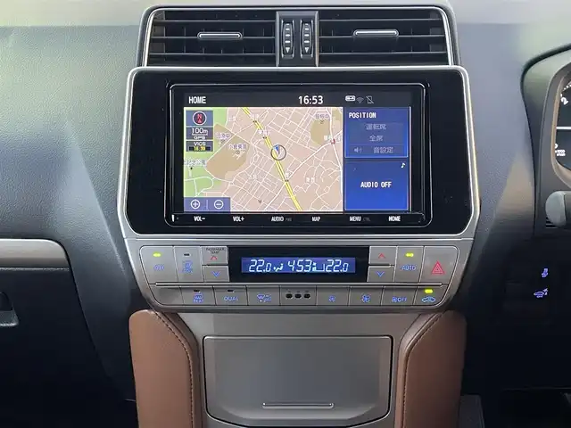 トヨタ ランドクルーザー プラド TX-L 70thアニバーサリーLTD 福岡県 2022(令4)年 3.5万km ホワイトパールクリスタルシャイン ワンオーナー/4WD/ディーゼル車/7人乗り/ムーンルーフ/純正9インチメモリナビ【NSZT-Y68T】/　(AM/FM/CD/DVD/Bluetooth/フルセグTV)/バック・フロントカメラ/トヨタセーフティセンス/・プリクラッシュセーフティ/・レーダークルーズコントロール/・レーンディパーチャーアラート/・オートマッチックハイビーム/・ロードサインアシスト/・先行車発進アラーム/クリアランスソナー/横滑り防止/センターデフロック/ダウンヒルアシストコントロール/セカンドスタートモード/ヒーターアイドルアップ/ヘッドランプクリーナー/排出ガス浄化/ラウンジ照明調光スイッチ/純正18インチアルミホイール/黒色ルーフレール/純正ダブルツイーター/前後ドライブレコーダー【コムテック TZ-DR210】/ビルトインETC2.0/茶色レザーシート/パワーシート(D/N)/シートヒーター/エアシート(D/N)/革巻きステアリング/ステアリングスイッチ/純正フロアマット/純正トノカバー/USBポート/スペアキー×1/アクセサリーソケット/ISOFIX/保証書/取扱説明書/ナビ取扱説明書