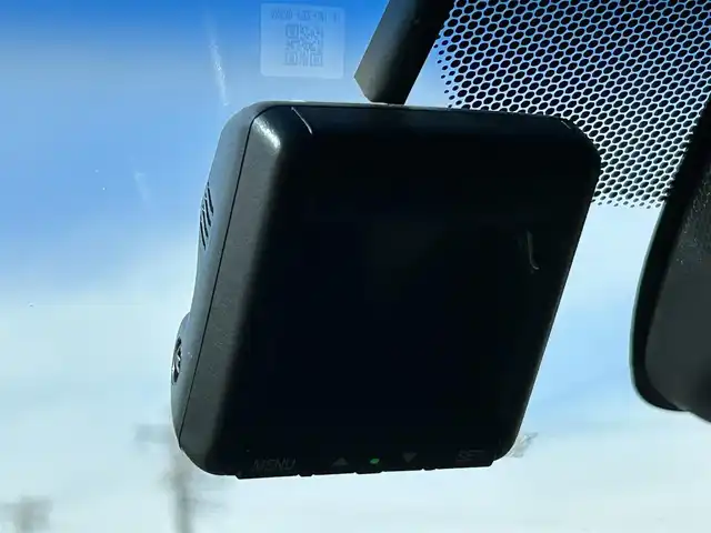 ホンダ ヴェゼル ハイブリッド RS ホンダセンシング 宮城県 2020(令2)年 7.4万km プラチナホワイトパール ホンダセンシング/●衝突軽減ブレーキ〈CMBS〉/●誤発進抑制機能/●歩行者事故低減ステアリング/●路外逸脱抑制機能/●ACC〈アダプティブ・クルーズ・コントロール〉/●LKAS〈車線維持支援システム〉/●先行車発進お知らせ機能/●標識認識機能/純正8インチナビ（VXM-207VFEi）/・CD/DVD/・Bluetooth/・USB/HDMI/・フルセグTV/バックカメラ/ビルトインETC/ドライブレコーダー/コンフォートビューパッケージ/●親水/ヒーテッドドアミラー/●フロントドア撥水ガラス/●熱線入りフロントウインドウ/ハーフレザーシート/シートヒーター/革巻きステアリング/ステアリングスイッチ/パドルシフト/電動パーキングブレーキ/ブレーキホールド/LEDヘッドランプ/フォグランプ/オートライト/スマートキー＆プッシュスタート/純正18インチAW/純正フロアマット/トノカバー/W/サイド/カーテンエアバッグ