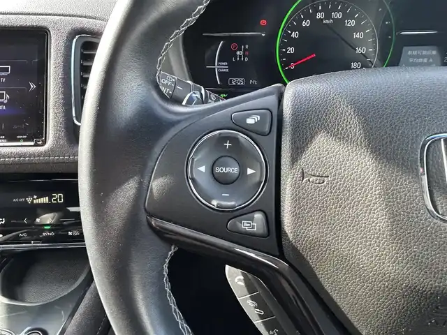ホンダ ヴェゼル ハイブリッド RS ホンダセンシング 宮城県 2020(令2)年 7.4万km プラチナホワイトパール ホンダセンシング/●衝突軽減ブレーキ〈CMBS〉/●誤発進抑制機能/●歩行者事故低減ステアリング/●路外逸脱抑制機能/●ACC〈アダプティブ・クルーズ・コントロール〉/●LKAS〈車線維持支援システム〉/●先行車発進お知らせ機能/●標識認識機能/純正8インチナビ（VXM-207VFEi）/・CD/DVD/・Bluetooth/・USB/HDMI/・フルセグTV/バックカメラ/ビルトインETC/ドライブレコーダー/コンフォートビューパッケージ/●親水/ヒーテッドドアミラー/●フロントドア撥水ガラス/●熱線入りフロントウインドウ/ハーフレザーシート/シートヒーター/革巻きステアリング/ステアリングスイッチ/パドルシフト/電動パーキングブレーキ/ブレーキホールド/LEDヘッドランプ/フォグランプ/オートライト/スマートキー＆プッシュスタート/純正18インチAW/純正フロアマット/トノカバー/W/サイド/カーテンエアバッグ