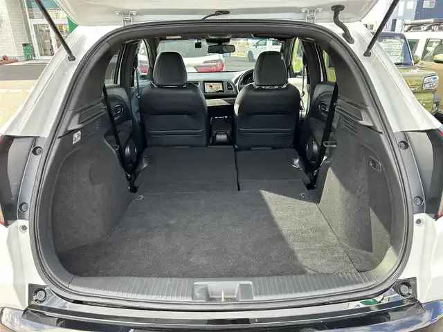 ホンダ ヴェゼル ハイブリッド RS ホンダセンシング 宮城県 2020(令2)年 7.4万km プラチナホワイトパール ホンダセンシング/●衝突軽減ブレーキ〈CMBS〉/●誤発進抑制機能/●歩行者事故低減ステアリング/●路外逸脱抑制機能/●ACC〈アダプティブ・クルーズ・コントロール〉/●LKAS〈車線維持支援システム〉/●先行車発進お知らせ機能/●標識認識機能/純正8インチナビ（VXM-207VFEi）/・CD/DVD/・Bluetooth/・USB/HDMI/・フルセグTV/バックカメラ/ビルトインETC/ドライブレコーダー/コンフォートビューパッケージ/●親水/ヒーテッドドアミラー/●フロントドア撥水ガラス/●熱線入りフロントウインドウ/ハーフレザーシート/シートヒーター/革巻きステアリング/ステアリングスイッチ/パドルシフト/電動パーキングブレーキ/ブレーキホールド/LEDヘッドランプ/フォグランプ/オートライト/スマートキー＆プッシュスタート/純正18インチAW/純正フロアマット/トノカバー/W/サイド/カーテンエアバッグ