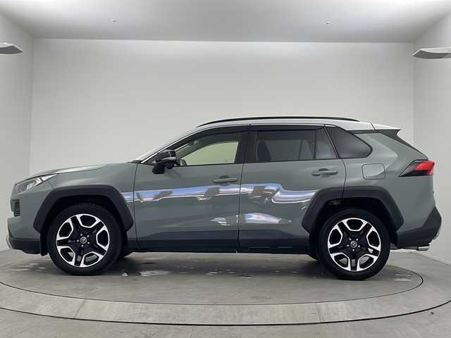 トヨタ ＲＡＶ４ アドベンチャー 大阪府 2019(令1)年 2.5万km アッシュグレーメタリック/アーバンカーキ ４ＷＤ/純正ＳＤナビ/【BT/フルセグTV/USB/DVD]/デジタルインナーミラー/バックカメラ/ETC/ドライブレコーダー前後　DC-DR651/ブラインドスポットモニター/衝突被害軽減システム/レーンキープアシスト/クルーズコントロール追従/オートライト/パワーシートD席/純正１９インチAW/純正フロアマット/スペアキー