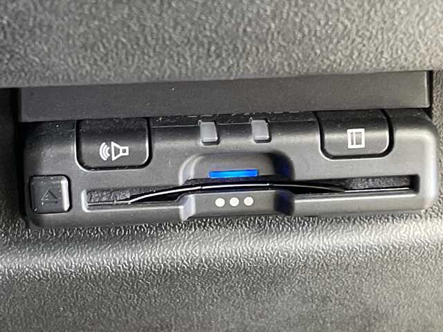 スズキ ジムニー XC 鹿児島県 2021(令3)年 2.5万km シフォンアイボリーメタリックブラック2トーンルーフ 社外ナビ　/（フルセグ/Bluetooth/CD/DVD/AM/FM）/クルーズコントロール　/ドライブレコーダー　/シートヒーター　/バックカメラ　/ヘッドライトウォッシャー　/ホワイトレタータイヤ　/ＬＥＤヘッドライト　/フロントカメラ　/社外マフラー　/社外アルミペダル/プッシュスタートボタン/スロットコントローラー/＊純正サスペンション・マフラー有り