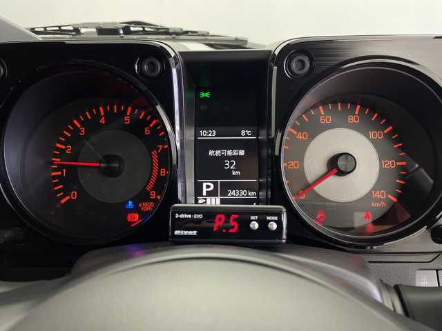 スズキ ジムニー XC 鹿児島県 2021(令3)年 2.5万km シフォンアイボリーメタリックブラック2トーンルーフ 社外ナビ　/（フルセグ/Bluetooth/CD/DVD/AM/FM）/クルーズコントロール　/ドライブレコーダー　/シートヒーター　/バックカメラ　/ヘッドライトウォッシャー　/ホワイトレタータイヤ　/ＬＥＤヘッドライト　/フロントカメラ　/社外マフラー　/社外アルミペダル/プッシュスタートボタン/スロットコントローラー/＊純正サスペンション・マフラー有り