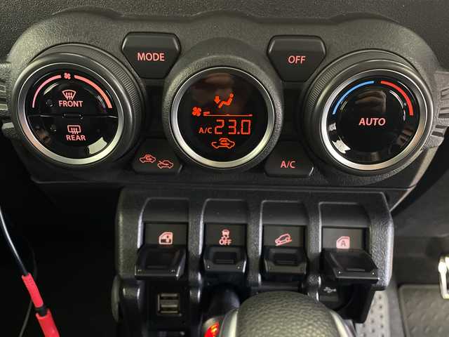 スズキ ジムニー XC 鹿児島県 2021(令3)年 2.5万km シフォンアイボリーメタリックブラック2トーンルーフ 社外ナビ　/（フルセグ/Bluetooth/CD/DVD/AM/FM）/クルーズコントロール　/ドライブレコーダー　/シートヒーター　/バックカメラ　/ヘッドライトウォッシャー　/ホワイトレタータイヤ　/ＬＥＤヘッドライト　/フロントカメラ　/社外マフラー　/社外アルミペダル/プッシュスタートボタン/スロットコントローラー/＊純正サスペンション・マフラー有り