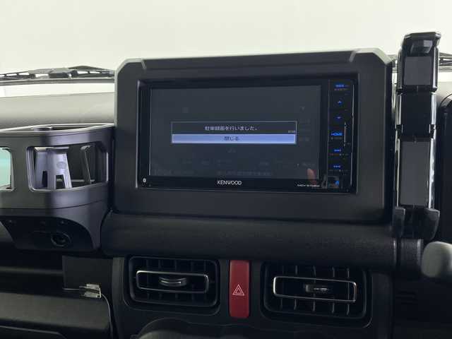 スズキ ジムニー XC 鹿児島県 2021(令3)年 2.5万km シフォンアイボリーメタリックブラック2トーンルーフ 社外ナビ　/（フルセグ/Bluetooth/CD/DVD/AM/FM）/クルーズコントロール　/ドライブレコーダー　/シートヒーター　/バックカメラ　/ヘッドライトウォッシャー　/ホワイトレタータイヤ　/ＬＥＤヘッドライト　/フロントカメラ　/社外マフラー　/社外アルミペダル/プッシュスタートボタン/スロットコントローラー/＊純正サスペンション・マフラー有り