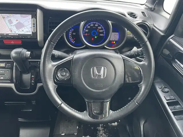 ホンダ Ｎ ＢＯＸ カスタム G 青森県 2013(平25)年 10.5万km プレミアムゴールドパープルパール (株)IDOMが運営する【じしゃロン青森店】の自社ローン専用車両になりますこちらは現金ご利用時の価格です。自社ローンご希望の方は別途その旨お申付け下さい。/４WD/スマートキー/純正ナビ/ワンセグテレビ/バックカメラ/両側パワースライドドア/純正フロアマット