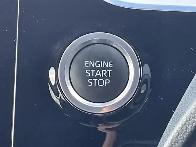 トヨタ ヴォクシー S－Z 滋賀県 2022(令4)年 4.5万km アティチュードブラックマイカ 純正8インチナビ/【Bluetooth/CD/DVD/フルセグTV】/純正フリップダウンモニター/両側パワースライドドア/ハーフレザーシート/バックカメラ/追従クルーズコントロール/クリアランスソナー/レーントレーシングアシスト/プリクラッシュセーフティ/LEDヘッドライト/オートマチックハイビーム/D/Nシートヒーター/ビルトインETC2.0/電動パーキングブレーキ/オートブレーキホールド/MTモード付AT/社外フロアマット/後席ロールサンシェード/プッシュスタート/スマートキー/ステアリングリモコン