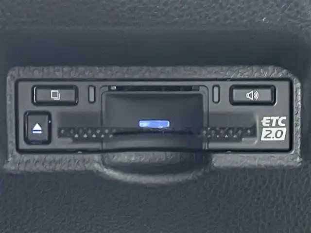 トヨタ ヴォクシー S－Z 滋賀県 2022(令4)年 4.5万km アティチュードブラックマイカ 純正8インチナビ/【Bluetooth/CD/DVD/フルセグTV】/純正フリップダウンモニター/両側パワースライドドア/ハーフレザーシート/バックカメラ/追従クルーズコントロール/クリアランスソナー/レーントレーシングアシスト/プリクラッシュセーフティ/LEDヘッドライト/オートマチックハイビーム/D/Nシートヒーター/ビルトインETC2.0/電動パーキングブレーキ/オートブレーキホールド/MTモード付AT/社外フロアマット/後席ロールサンシェード/プッシュスタート/スマートキー/ステアリングリモコン