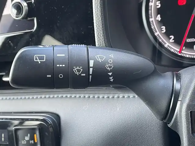 トヨタ ヴォクシー S－Z 滋賀県 2022(令4)年 4.5万km アティチュードブラックマイカ 純正8インチナビ/【Bluetooth/CD/DVD/フルセグTV】/純正フリップダウンモニター/両側パワースライドドア/ハーフレザーシート/バックカメラ/追従クルーズコントロール/クリアランスソナー/レーントレーシングアシスト/プリクラッシュセーフティ/LEDヘッドライト/オートマチックハイビーム/D/Nシートヒーター/ビルトインETC2.0/電動パーキングブレーキ/オートブレーキホールド/MTモード付AT/社外フロアマット/後席ロールサンシェード/プッシュスタート/スマートキー/ステアリングリモコン