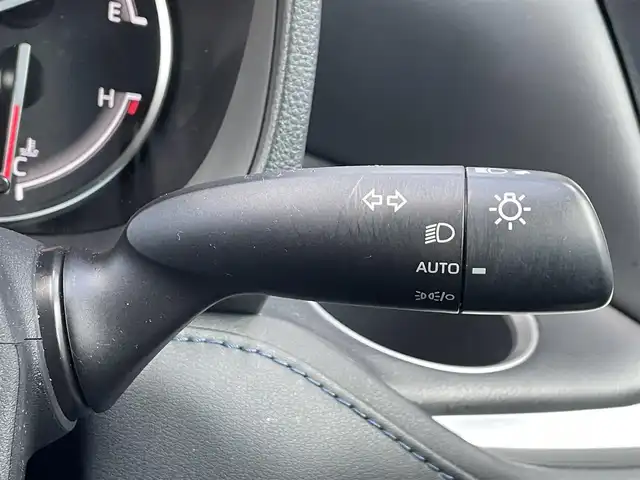 トヨタ ヴォクシー S－Z 滋賀県 2022(令4)年 4.5万km アティチュードブラックマイカ 純正8インチナビ/【Bluetooth/CD/DVD/フルセグTV】/純正フリップダウンモニター/両側パワースライドドア/ハーフレザーシート/バックカメラ/追従クルーズコントロール/クリアランスソナー/レーントレーシングアシスト/プリクラッシュセーフティ/LEDヘッドライト/オートマチックハイビーム/D/Nシートヒーター/ビルトインETC2.0/電動パーキングブレーキ/オートブレーキホールド/MTモード付AT/社外フロアマット/後席ロールサンシェード/プッシュスタート/スマートキー/ステアリングリモコン