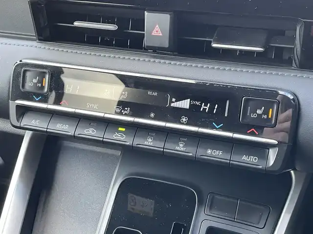 トヨタ ヴォクシー S－Z 滋賀県 2022(令4)年 4.5万km アティチュードブラックマイカ 純正8インチナビ/【Bluetooth/CD/DVD/フルセグTV】/純正フリップダウンモニター/両側パワースライドドア/ハーフレザーシート/バックカメラ/追従クルーズコントロール/クリアランスソナー/レーントレーシングアシスト/プリクラッシュセーフティ/LEDヘッドライト/オートマチックハイビーム/D/Nシートヒーター/ビルトインETC2.0/電動パーキングブレーキ/オートブレーキホールド/MTモード付AT/社外フロアマット/後席ロールサンシェード/プッシュスタート/スマートキー/ステアリングリモコン