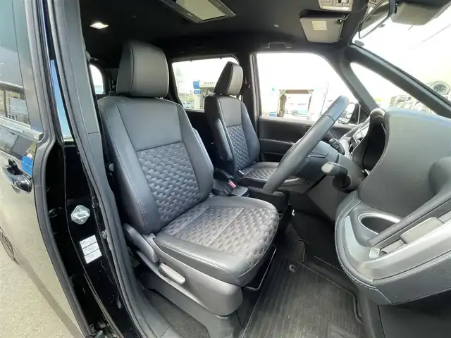 トヨタ ヴォクシー S－Z 滋賀県 2022(令4)年 4.5万km アティチュードブラックマイカ 純正8インチナビ/【Bluetooth/CD/DVD/フルセグTV】/純正フリップダウンモニター/両側パワースライドドア/ハーフレザーシート/バックカメラ/追従クルーズコントロール/クリアランスソナー/レーントレーシングアシスト/プリクラッシュセーフティ/LEDヘッドライト/オートマチックハイビーム/D/Nシートヒーター/ビルトインETC2.0/電動パーキングブレーキ/オートブレーキホールド/MTモード付AT/社外フロアマット/後席ロールサンシェード/プッシュスタート/スマートキー/ステアリングリモコン