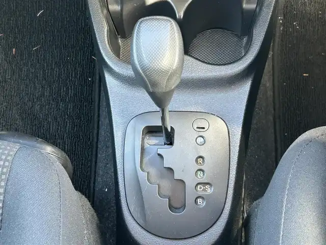 トヨタ ヴィッツ F スマートストップパッケージ 大阪府 2017(平29)年 4.9万km コバルトブルーメタリック トヨタセーフティセンス/・プリクラッシュセーフティ/・レーンディパーチャーアラート/・先行車発進/純正ナビ/・Bluetooth/フルセグTV/CD/DVD/ラジオ/主要装備/・バックカメラ/・横滑り防止装置/・アイドリングストップ/・ステアリングリモコン/・キセノンヘッドライト/・フォグランプ/・ヘッドライトレベライザー/・純正フロアマット/・社外AW/・ドライブレコーダー前/・ETC