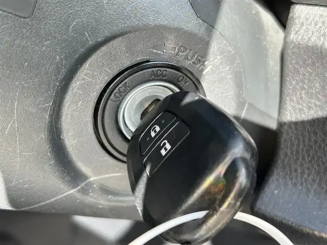 トヨタ ヴィッツ F スマートストップパッケージ 大阪府 2017(平29)年 4.9万km コバルトブルーメタリック トヨタセーフティセンス/・プリクラッシュセーフティ/・レーンディパーチャーアラート/・先行車発進/純正ナビ/・Bluetooth/フルセグTV/CD/DVD/ラジオ/主要装備/・バックカメラ/・横滑り防止装置/・アイドリングストップ/・ステアリングリモコン/・キセノンヘッドライト/・フォグランプ/・ヘッドライトレベライザー/・純正フロアマット/・社外AW/・ドライブレコーダー前/・ETC