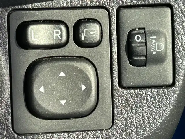 トヨタ ヴィッツ F スマートストップパッケージ 大阪府 2017(平29)年 4.9万km コバルトブルーメタリック トヨタセーフティセンス/・プリクラッシュセーフティ/・レーンディパーチャーアラート/・先行車発進/純正ナビ/・Bluetooth/フルセグTV/CD/DVD/ラジオ/主要装備/・バックカメラ/・横滑り防止装置/・アイドリングストップ/・ステアリングリモコン/・キセノンヘッドライト/・フォグランプ/・ヘッドライトレベライザー/・純正フロアマット/・社外AW/・ドライブレコーダー前/・ETC