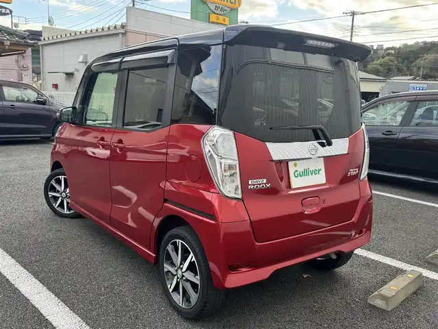 日産 デイズ ルークス ハイウェイスター Gターボ 静岡県 2017(平29)年 5万km スパークリングレッド/ブラック 2トーン 車検令和9年12月15日/純正SDナビ（MM316D-W)/・SD・フルセグTV・USB・CD・DVD/・Bluetooth・FM/AMラジオ/アラウンドビューモニター/ETC2.0/エマージェンシーブレーキ/クルーズコントロール/ウィンカーミラー/オートリトラクタブルミラー/両側パワースライドドア/ドライブレコーダー/スマートキー（スペア有り）/プッシュスタート/取説・保証書